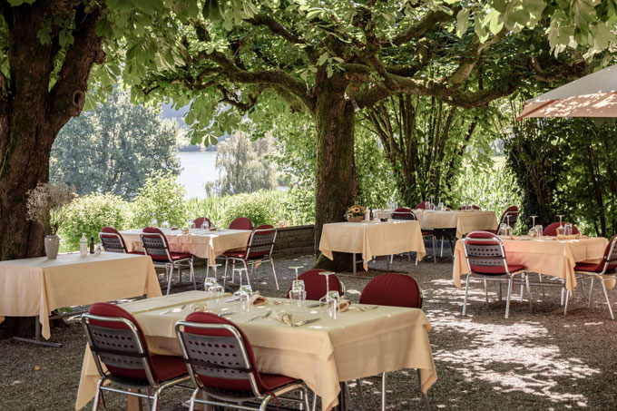 Garten mit Blick auf den Zugersee